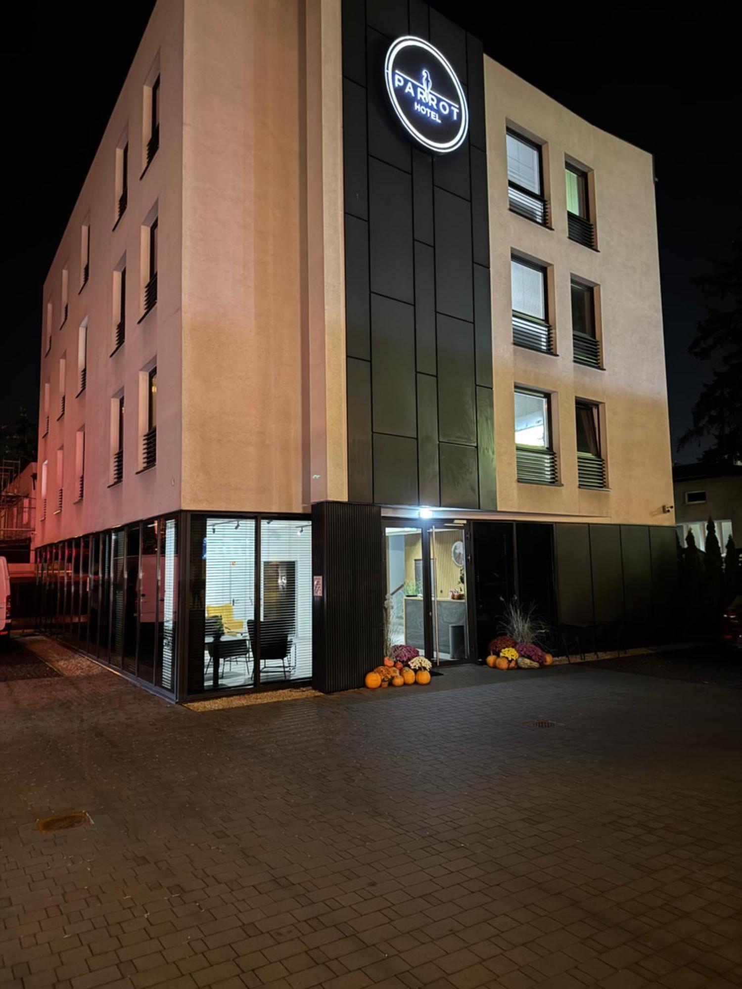 Hotel Parrot Raszyn Exteriör bild